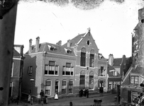 852242 Gezicht op de Ned. Herv. Diaconieschool no. 2 voor lager onderwijs (Waterstraat 27) te Utrecht.